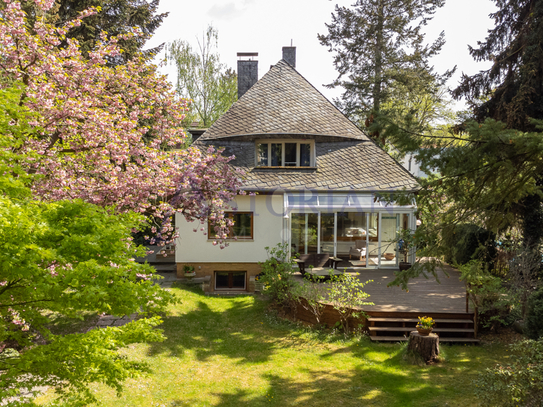 Berlin - Einzigartiges Einfamilienhaus in Zehlendorf mit romantischem Garten