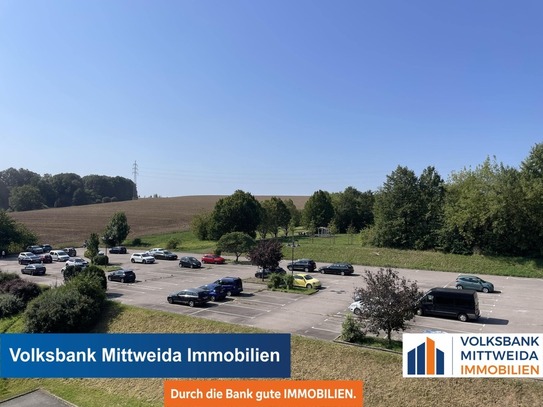 Mülsen - Mit Aussicht in die Natur - sonnige 3-Zimmer-Wohnung mit großem Balkon und PKW-Stellplatz