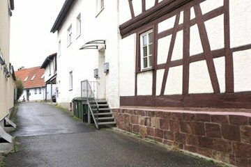 Rheinzabern - ~~ VERMIETETE ETAGENWOHNUNG IN ZWEITER BAUREIHE IN ZENTRALER LAGE ~~