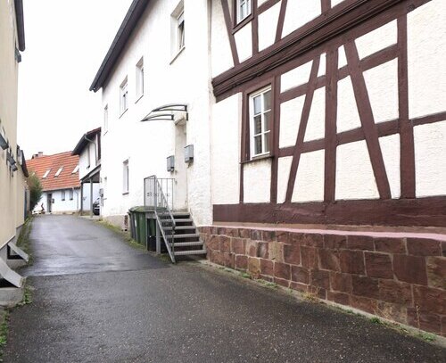 Rheinzabern - ~~ VERMIETETE ETAGENWOHNUNG IN ZWEITER BAUREIHE IN ZENTRALER LAGE ~~