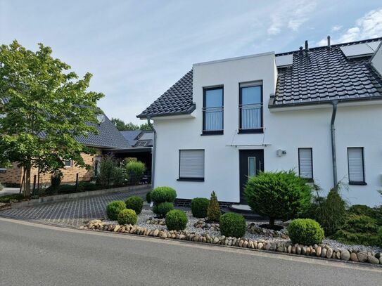 Wiefelstede - Außergewöhnliche Wohnung über 2 Etagen in ruhiger Lage von Metjendorf-Oldenburg, KFW 70-ModernCarportGart…