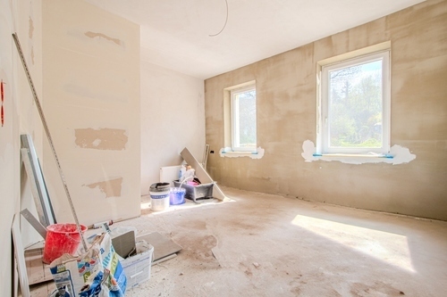 ERSTBEZUG NACH SANIERUNG – TERRASSE – WANNENBAD MIT FENSTER – RUHIG & ZENTRUMSNAH GELEGEN