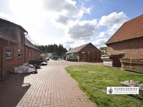 Barenburg - 3 Wohnungen je 60 m² + mehrere Hallen Carport + Freifläche 1000m² + Parkflächen Garagen Carports