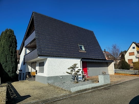 Steinenbronn - Architektonisch ansprechendes und großzügiges Einfamilienhaus mit ELW in Top-Lage von Steinenbronn