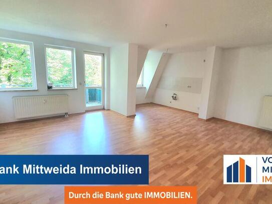Chemnitz - Großzügig geschnittene Dachgeschoßwohnung mit offener Küche, Balkon und Kfz-Stellplatz!
