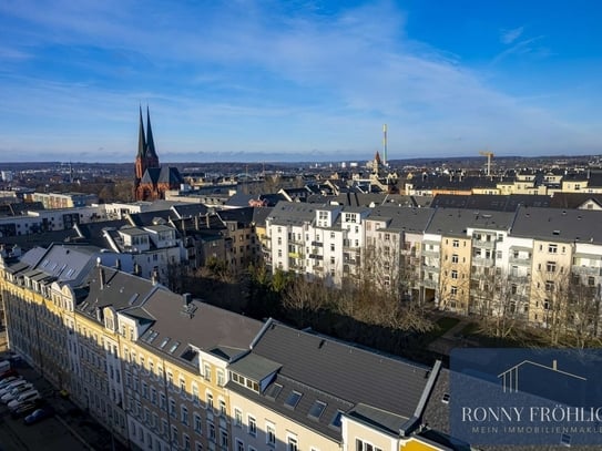 Chemnitz - Elegante 4 Raum Dachgeschosswohnung + Aufzug in Chemnitz: Modernes Bad, große Wohnräume, Balkon uvm.