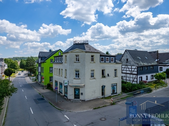 Oelsnitz/Erzgebirge - Gemütliche 2-Raum-Dachgeschosswohnung mit Eckwohnzimmer, in zentraler Lage in OelsnitzErzgebirge**