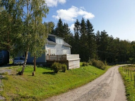 Bjärtrå - Wunderschönes Einfamilienhaus mit Flussblick am Waldrand