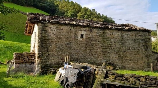 Vega de Pas (Yera) - Grundstück und Steinhaus zu verkaufen