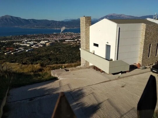 PATRAS SURBORB - Villa mit herrlichem Meerblick von den Bergen aus