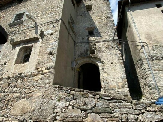 Veleso (CO) - Mittelalterliches Haus zu verkaufen in der Nähe von Como
