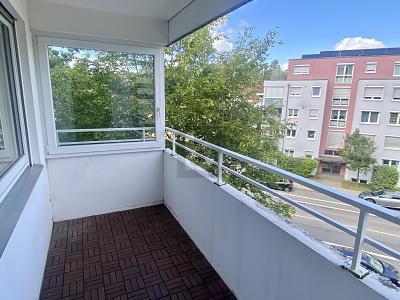 Stuttgart Botnang - MODERN MIT BALKON  IDEAL FÜR SINGLES UND PAARE!