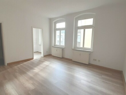 Jena - WG-Wohnung mit 4-Zimmern, 2.OG mit 2 Bädern und 2 Küchen in Gera