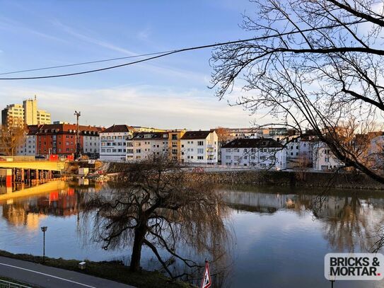 Ulm - 4-Zimmer, Donau-Blick! Charmant, sanierungsbedürftig und voller Möglichkeiten!