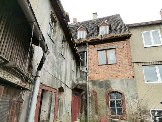 Penig - ObjNr:19221 - Sanierungsbedürftiges Mehrfamilienhaus in exponierter Lage in Nähe der Stadtverwaltung