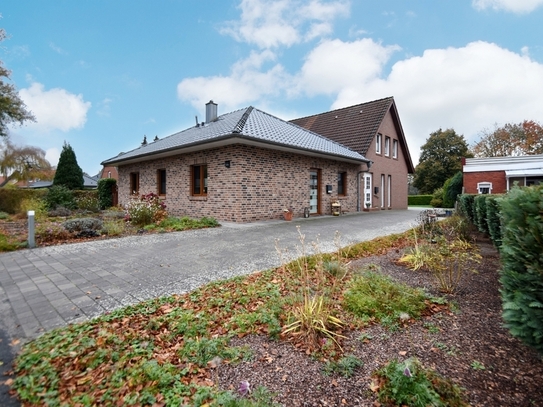 Papenburg - Neuwertiger Bungalow und Altbau auf großem Grundstück!