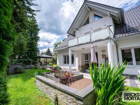 Augsburg - Das Traumhaus mit uneingeschränkten Möglichkeiten. Ob als Einfamilienhaus oder Zweifamilienhaus.