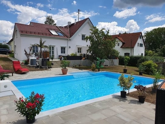 Aletshausen / Winzer - Rundumerneuerte Wohlfühloase - freist. EFH mit Pool in AletshausenWinzer