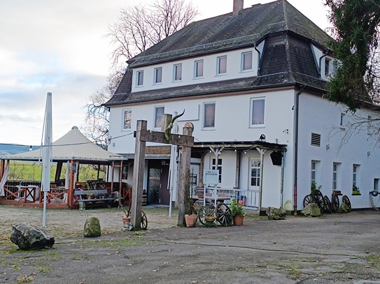 Göppingen - Ihr Traum von Selbständigkeit wird wahr! Charmantes 2-Familienhaus mit angegliederter Gaststätte