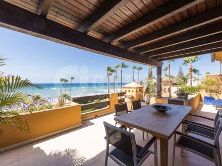 Exklusive Wohnung mit atemberaubendem Blick auf das Meer in Estepona