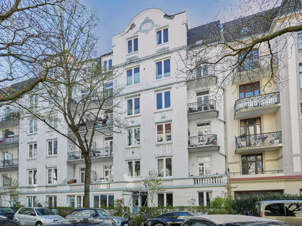 Renovierungsbedürftige 2-Zimmer Altbauwohnung mit Terrasse in Bestlage von Winterhude