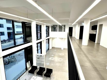 Modernes Loft-Büro mit Galerie in Hamburg-Bahrenfeld
