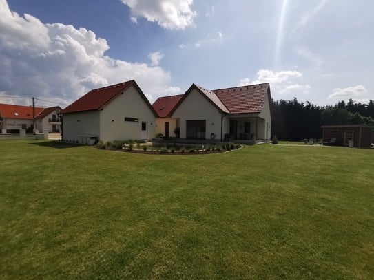 Neues Familienhaus der Extraklasse in perfekter Lage im Thermalbadeort Hegykö