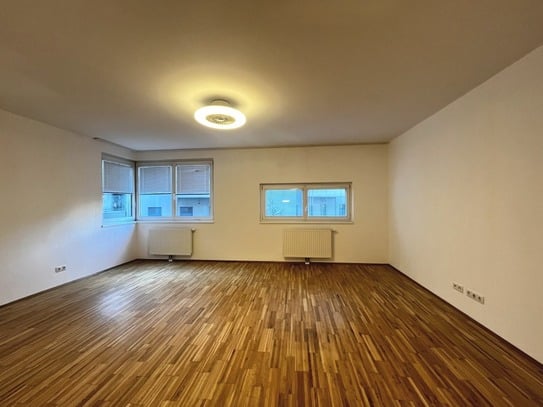 Herrlich ruhige 2-Zimmer-Wohnung mit Freifläche - nähe Lainzer Straße!