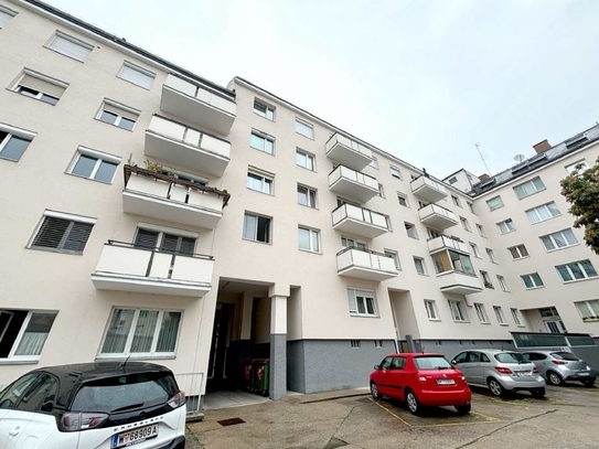 Neubauwohnung mit Balkon und Blick auf die Gloriette!