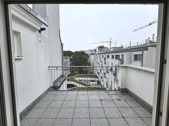 Dachgeschoßwohnung mit 2 Terrassen im 7. Bezirk