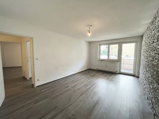 Geräumige 2 Zimmer Wohnung mit großer Freifläche - Enkplatz