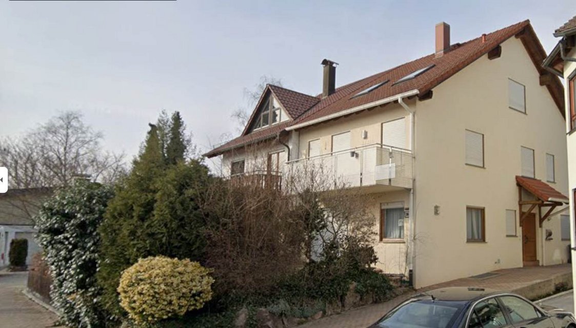 Spacious 7-Bedroom Semi-Detached House in Böblingen-Dagersheim