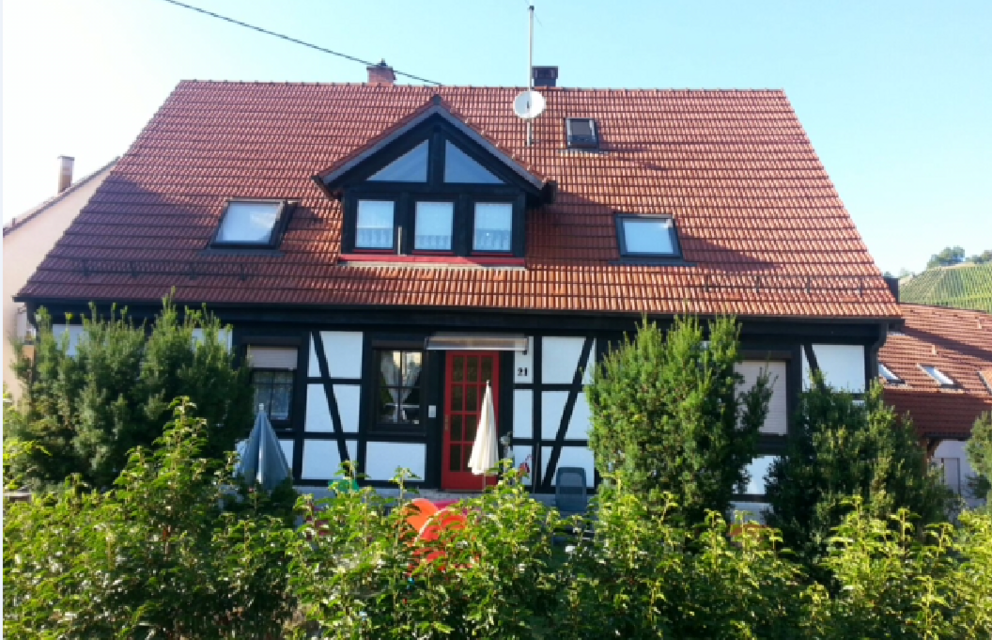 SPACIOIUS 3 BEDROOM APARTMENT ON THE 2ND AND 3RD FLOOR IN STUTTGART