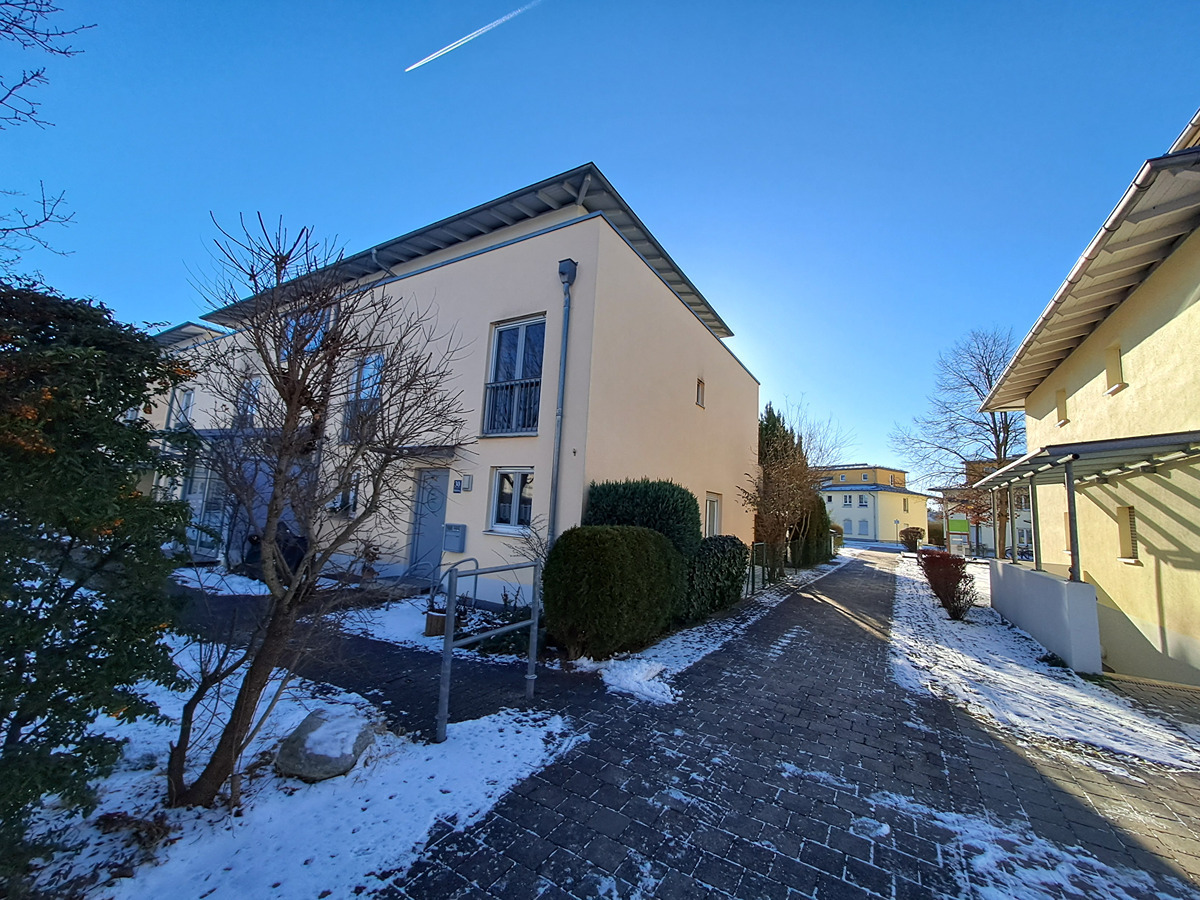 Wohnung mit Reihenendhaus-Charakter in München-Allach, provisionsfrei