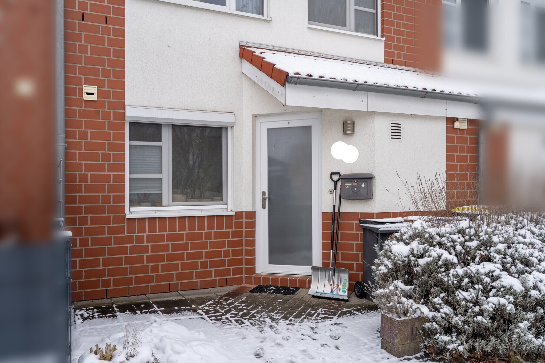 ***Gepflegtes Reihenmittelhaus mit Dachstudio und Garten in Bremen-Arsten