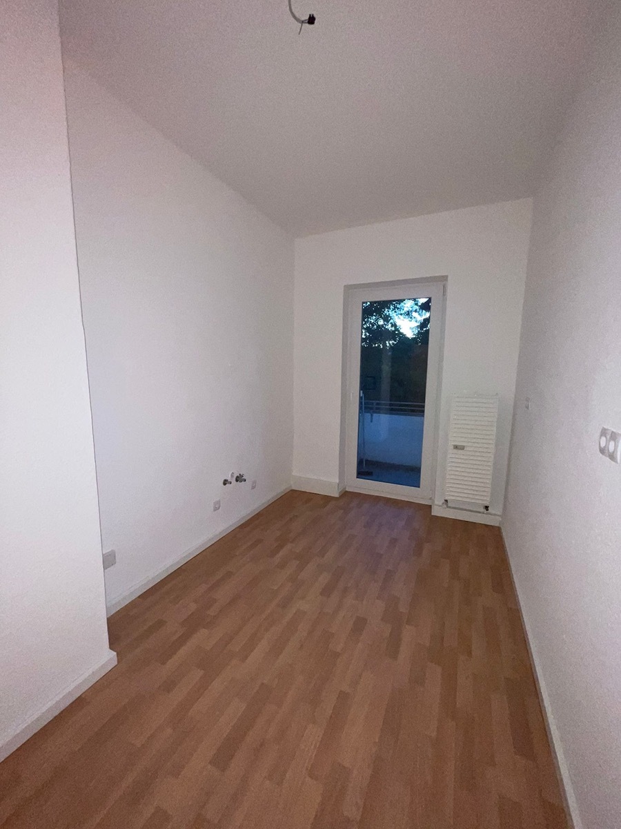 Erstbezug nach Kernsanierung – Traumhafte 3-Zimmer-Wohnung mit großem Balkon, Garten und Top-Anbindung - Photo 1