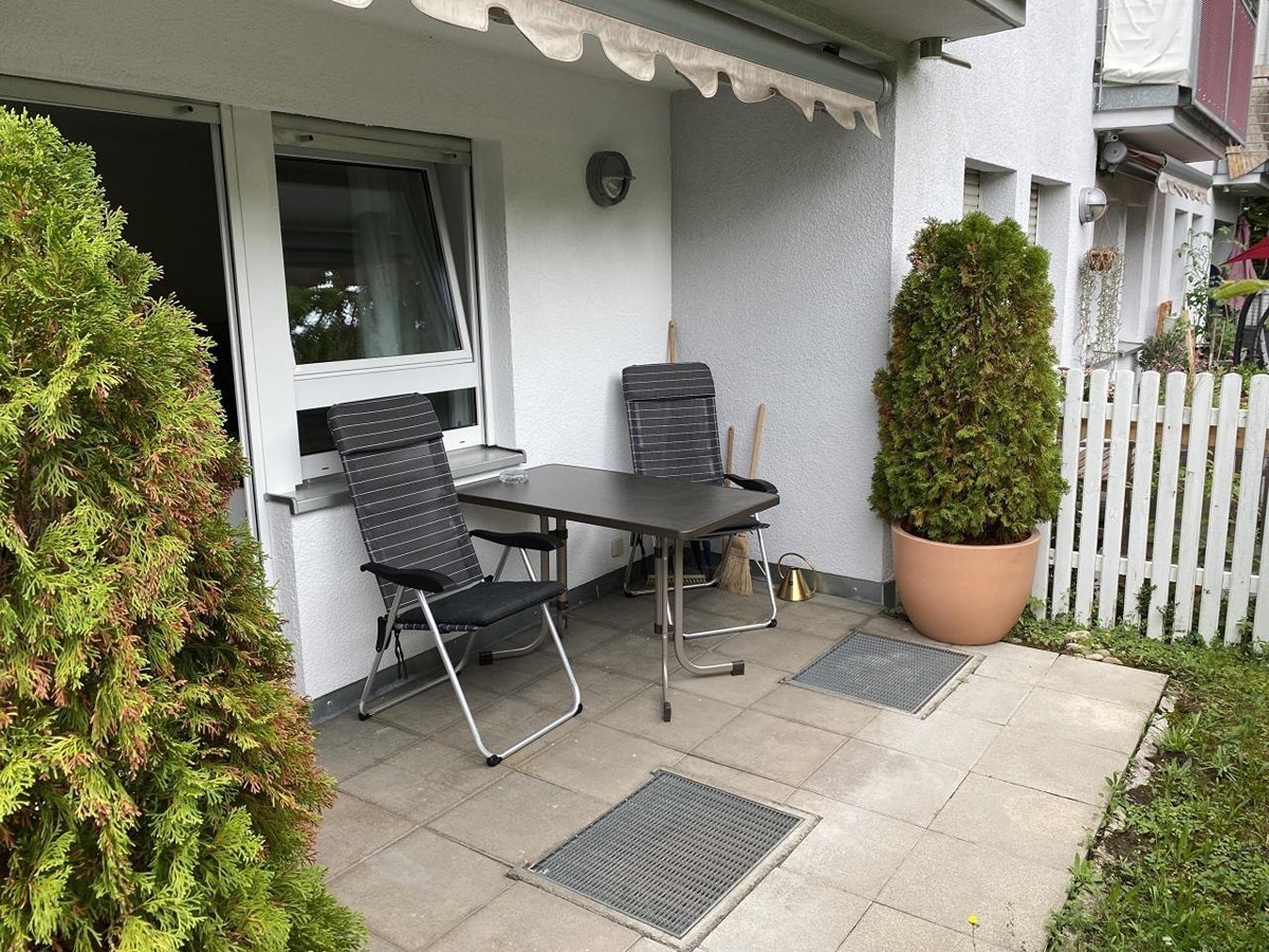 Rarität: 2-Zi.-Gartenwohnung mit Kfz-Stpl. in Toplage (inkl. Einbauküche)