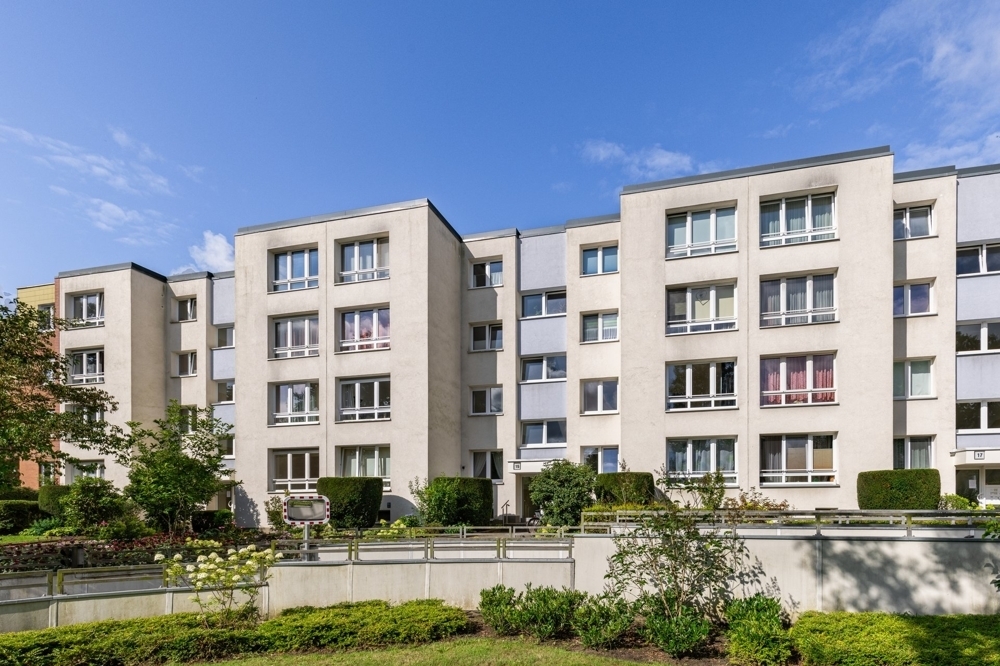 *Topmodernisiert, sonniger Balkon & Blick ins Grüne * freie Lieferung - zentrales Hummelsbüttel*