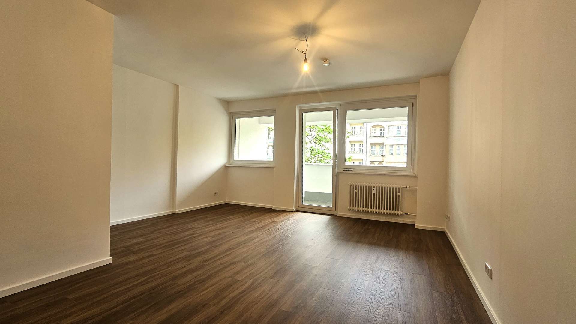 Modernisiertes Studio-Apartment mit Balkon - Foto 1