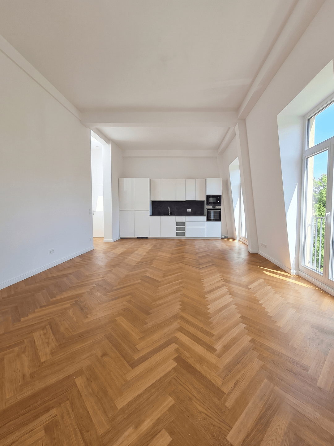 Lichtdurchflutetes Dachflair trifft Effizienz: Ihr modernes Zuhause mit Wärmepumpe in Berlin - Photo 1