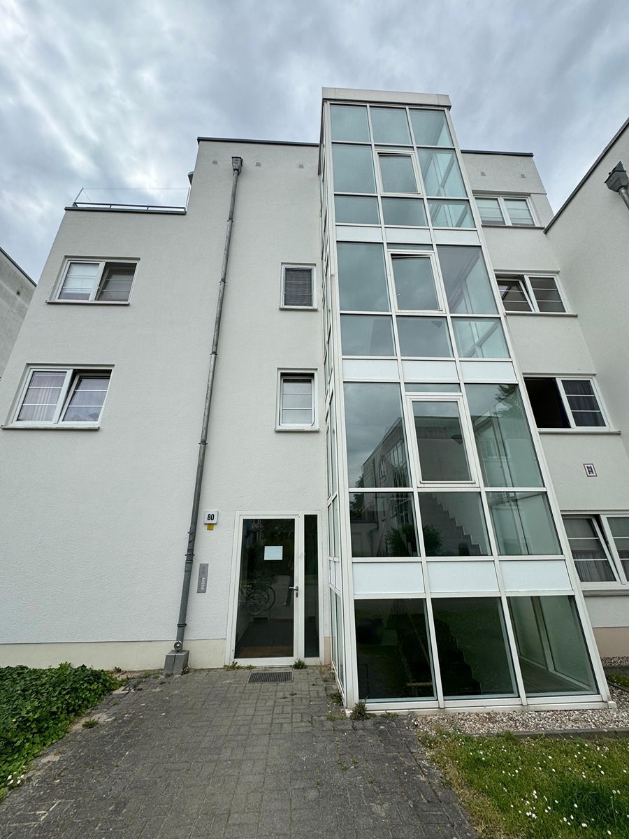 2 Teilmöblierte Zimmer Wohnung mit eigener Garage - Photo 1