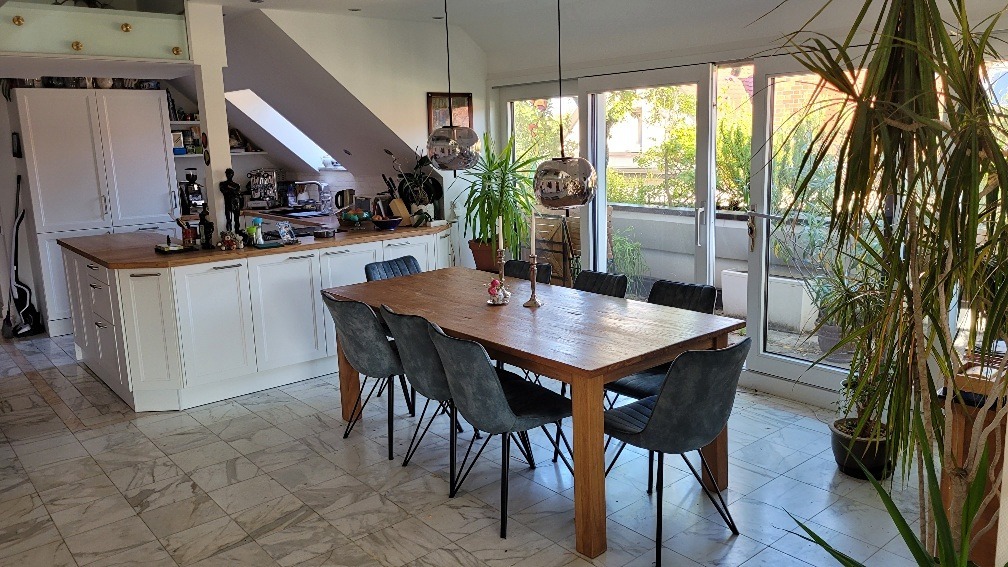 Außergewöhnliche Dachgeschoß-Galerie-Wohnung, ruhig und sonnig, demnächst mit Glas-Lift