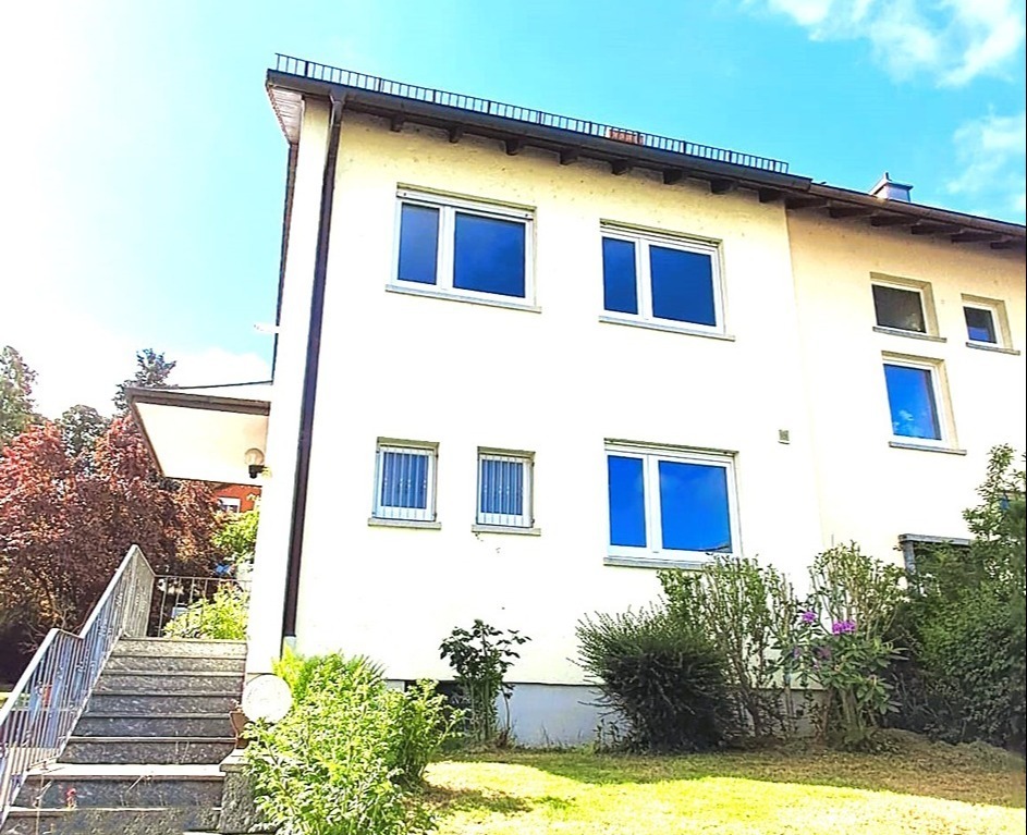                                                               Charmante Doppelhaush&auml;lfte mit Wintergarten in Goldbach zu vermieten                                                       in Goldbach (Aschaffenburg)