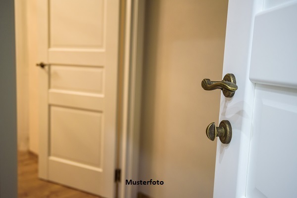 2-Zimmer-Altbau-Wohnung mit Stellplatz