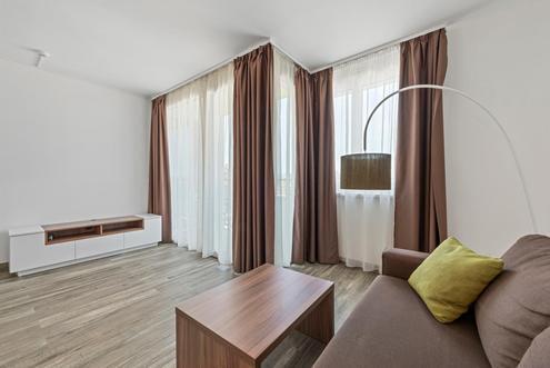 Voll möblierte 2-Zimmer-Wohnung mit Loggia u. Outdoor-Pool