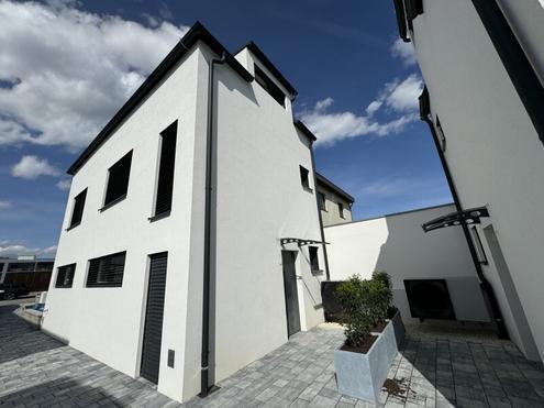 Neubau Einfamilienhaus mit großzügiger Freifläche in Ruhelage! 4 Zimmer Familienhit mit Garten!