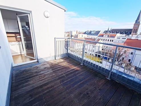 SPECKBACHERGASSE, 53 m2 Dachgeschoß mit 12 m2 Terrasse, 2 Zimmer, Komplettküche, Wannenbad, Parketten, Fernblick