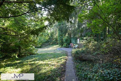 Schöner Kleingarten-Baugrund mit eigener PKW Zufahrt und Wienblick!