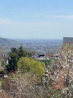 Sonniger Baugrund mit fantstischem Fernblick am Ölberg