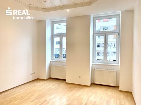 HELLE 3-ZIMMER WOHNUNG MIT GETRENNTER KÜCHE - IDEAL FÜR 2er / 3er WG